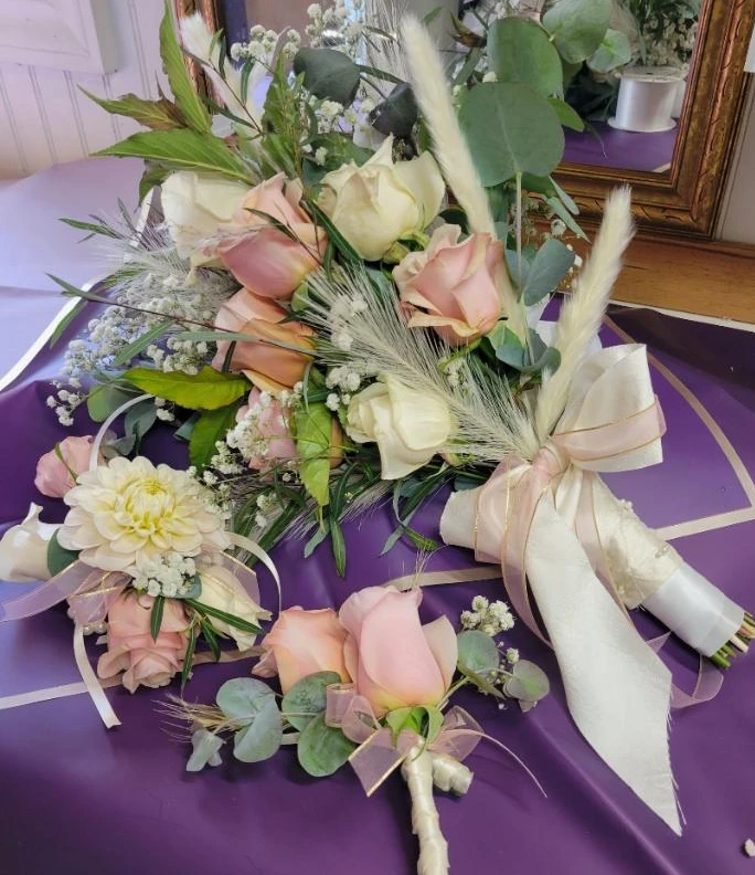 Sample wedding bouquet. Click to zoom in.